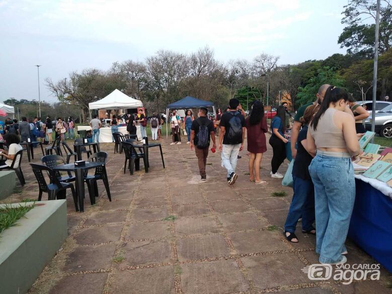 Feira é aberta ao público: interlocução entre quem produz e quem consome - Crédito: Daniele Francisco