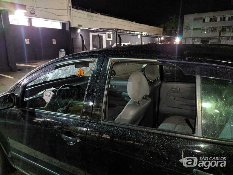 Gestante é acusada de estourar vidro de carro e furtar capacete em São Carlos - Crédito: Maycon Maximino