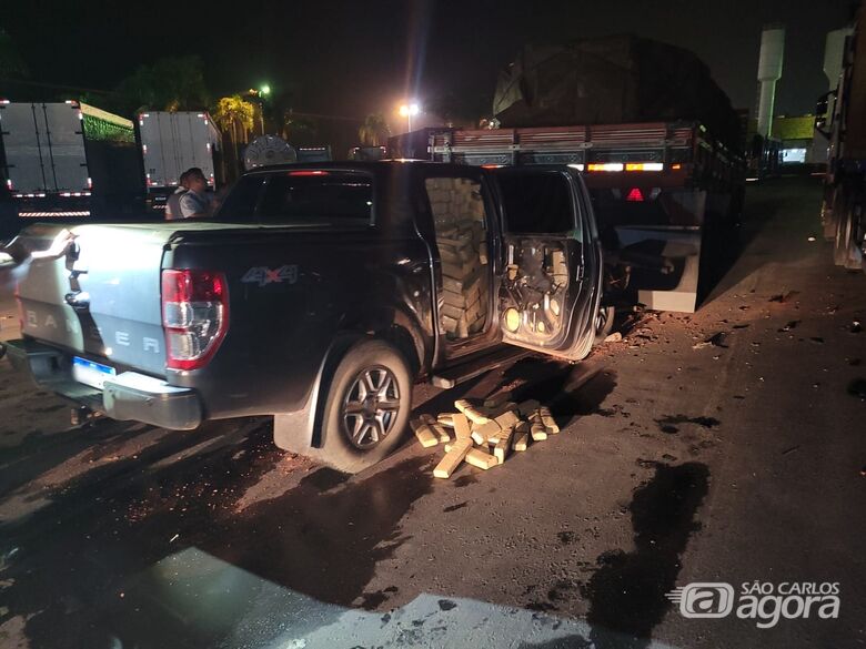 Após perseguição, Polícia Rodoviária apreende caminhonete recheada com drogas em São Carlos - Crédito: Maycon Maximino