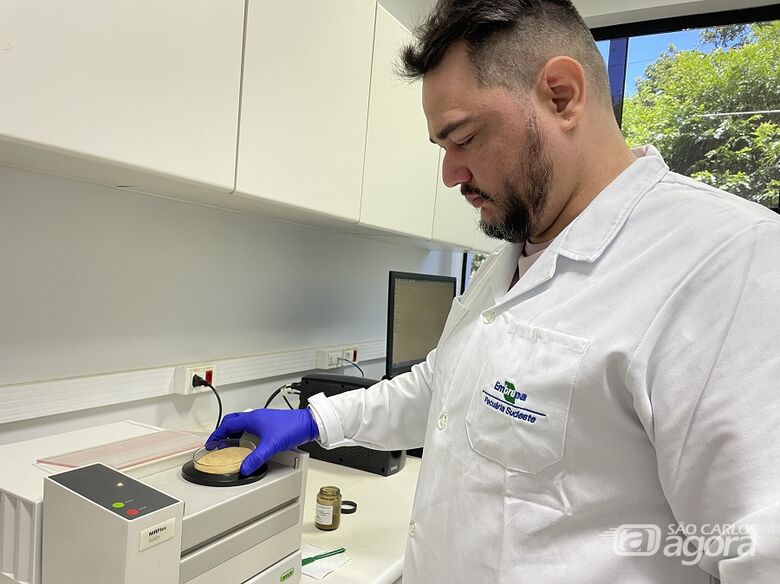 Meta é melhorar a eficiência produtiva da fabricação de ração para peixes por meio de um controle de processo eficaz e sustentável - Crédito: Gisele Rosso