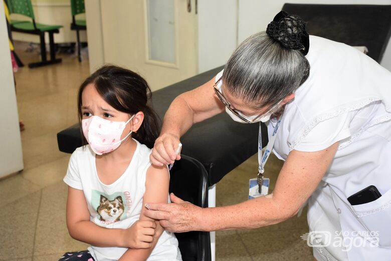 Criança recebe vacina - Crédito: divulgação