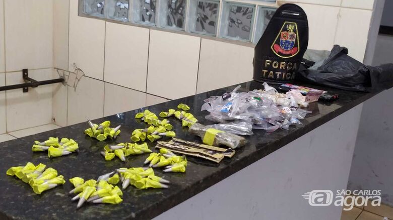 Jovem é detido por tráfico de drogas em Ibaté - Crédito: Maycon Maximino