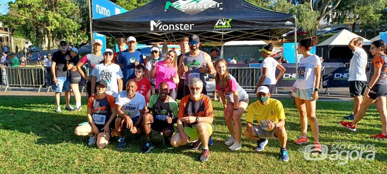 Equipe são-carlense fez a festa de pódios em corrida de rua - Crédito: Divulgação