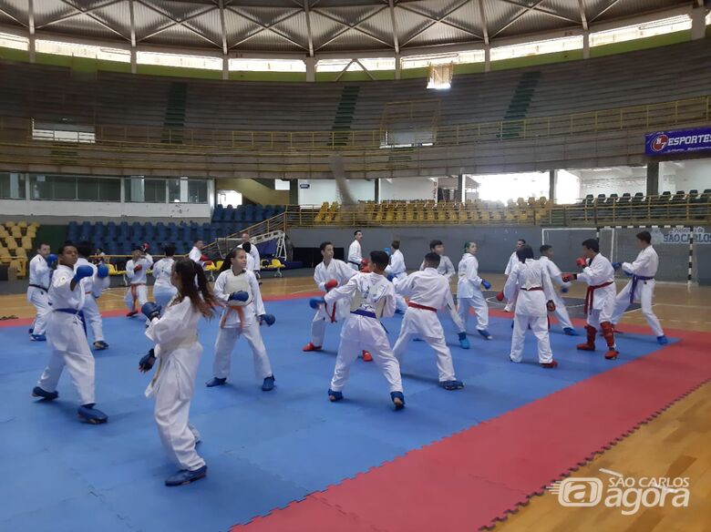 Karatecas durante os treinos no Olaio - Crédito: Miltinho Marchetti