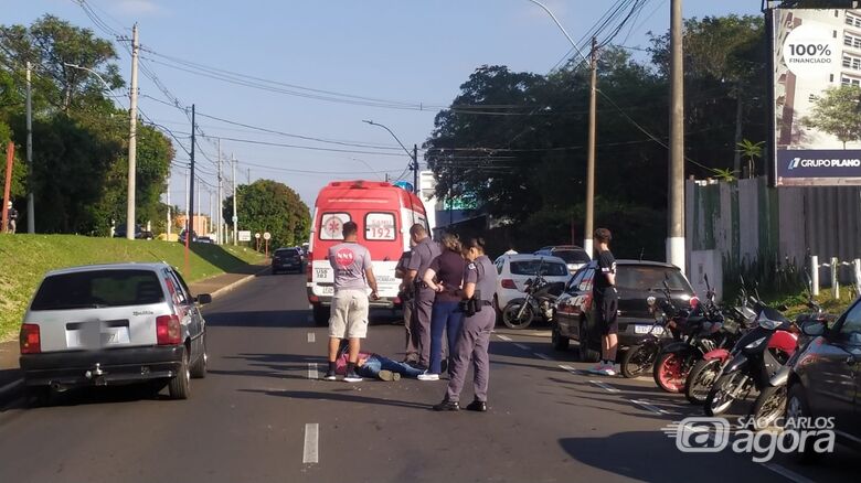 Momento em que vítima era socorrida pelo Samu - Crédito: Maycon Maximino