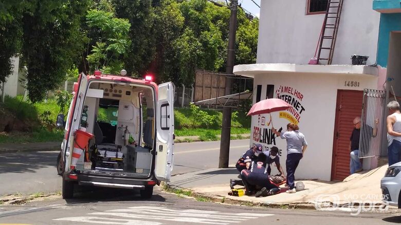 Pintor no momento em que era socorrido pelo Samu - Crédito: Marcon Maximino
