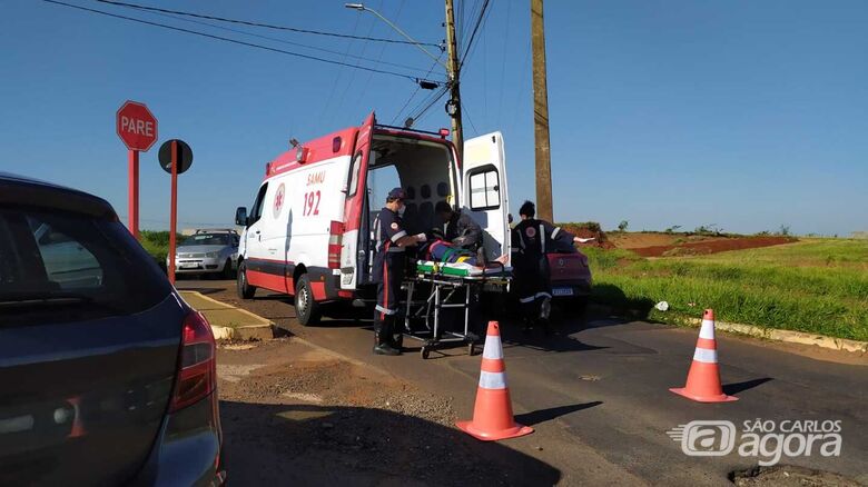 Vítimas são socorridas pelo Samu à Santa Casa - Crédito: Maycon Maximino