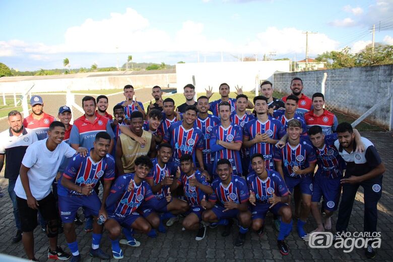 Jovens Lobos estão entre as oito melhores equipes do Paulista Cup: atletas comemoram a vaga - Crédito: Divulgação