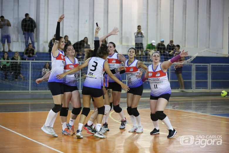 Jogadoras do Agee comemoram a importante vitória na Copa AVS/Smec - Crédito: Zé_Photografic