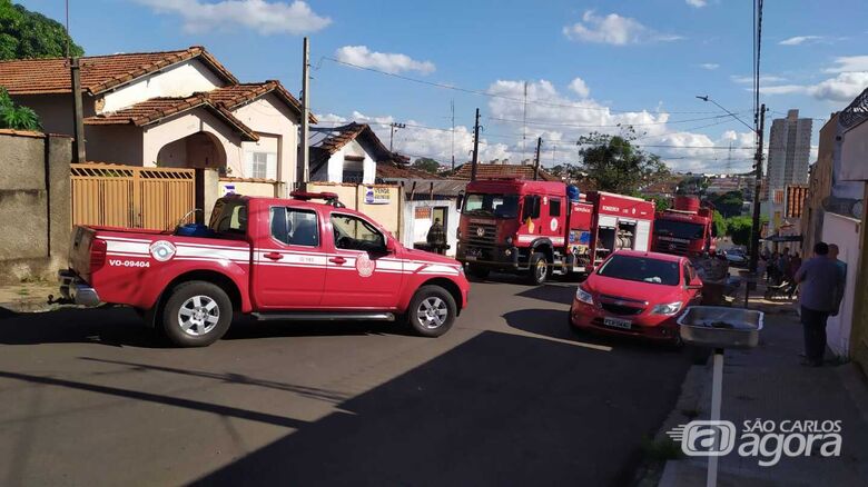 Fogo consome residência na Vila Nery - Crédito: Maycon Maximino