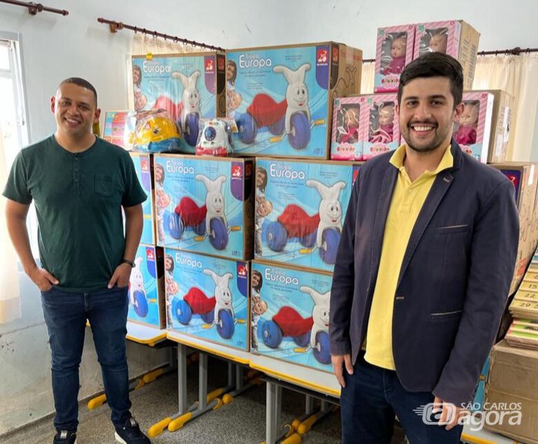 Brinquedos adquiridos com emenda do vereador Bruno Zancheta são entregues na “CEMEI Bento Prado” no Douradinho -