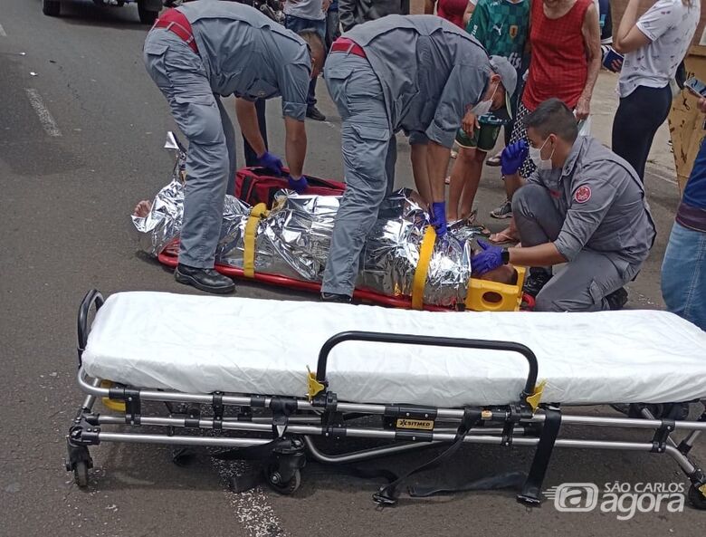 Após empinar a moto, piloto caiu e foi parar na Santa Casa - Crédito: Maycon Maximino