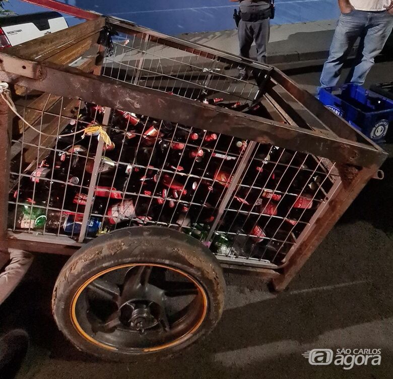 Dupla é detida após furtar bebidas em comércio no Centro -