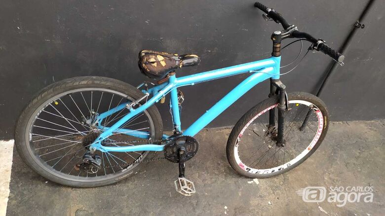 A bike utilizada pelo suspeito que teria furtado o compressor - Crédito: Maycon Maximino