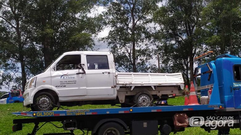 Veículo foi guinchado após o acidente - Crédito: Maycon Maximino