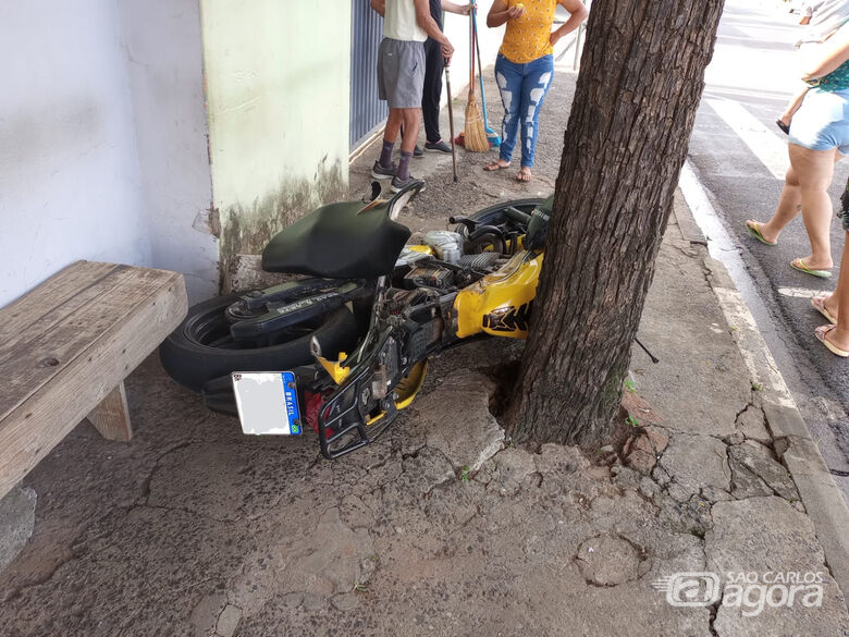 Motociclista sofre várias fraturas em acidente, em Ibaté - Crédito: Maurício Caporaso - Rota das Notícias