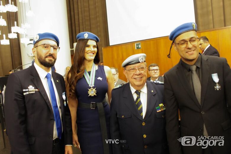 Empresária e apresentadora são-carlense recebe outorga de associação dos “Boinas Azuis” da ONU - Crédito: Divulgação