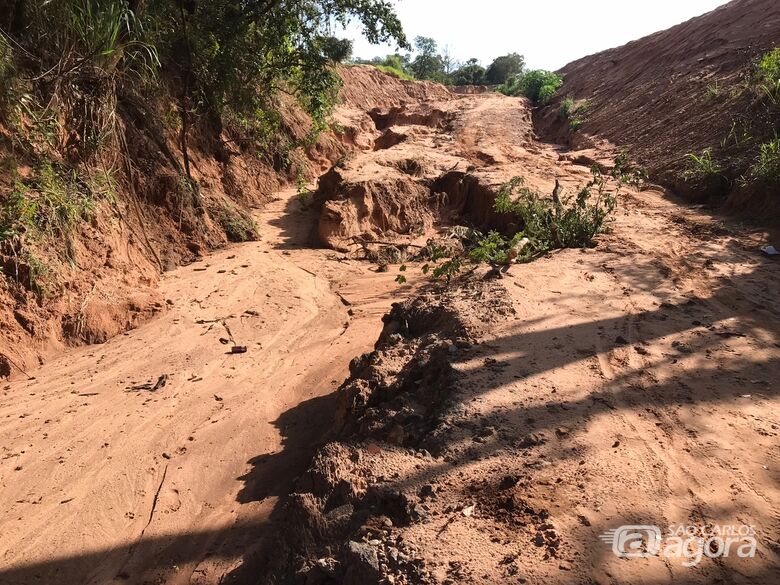 Estrada municipal Manoel Nunes está em péssimas condições - Crédito: Whatsapp SCA