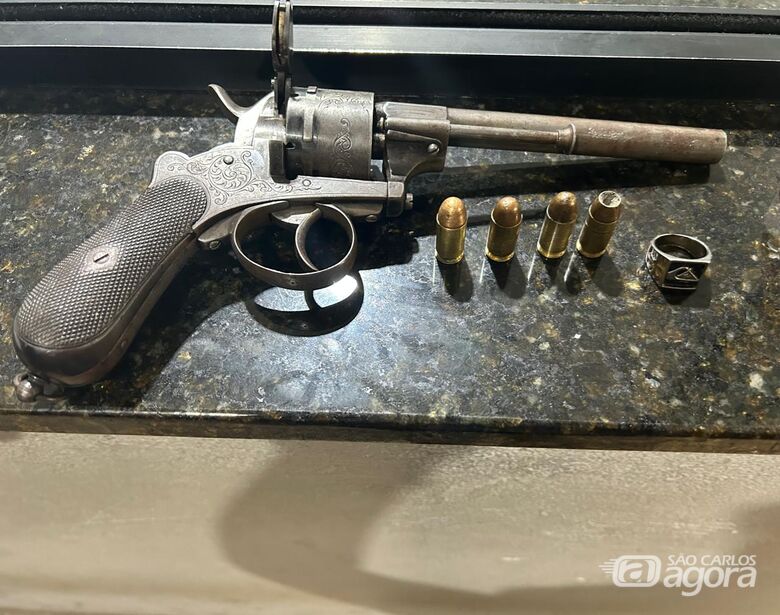 Arma que foi encontrada com o suspeito - Crédito: Maycon Maximino