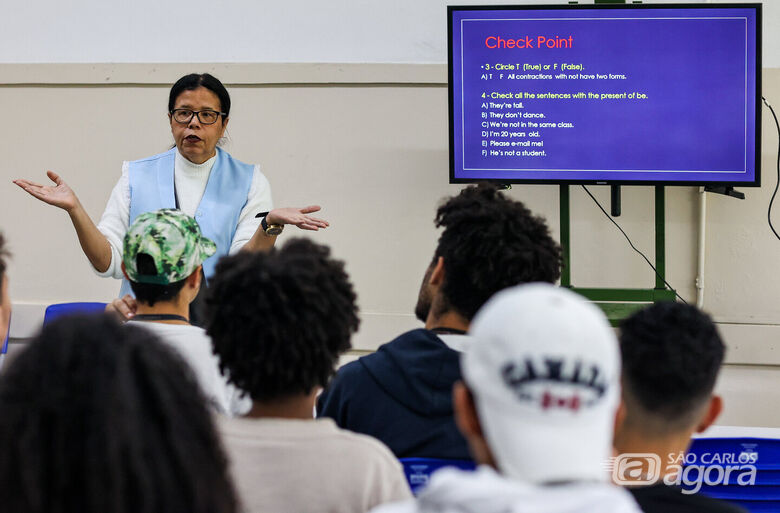Alunos durante aula de inglês - Crédito: divulgação