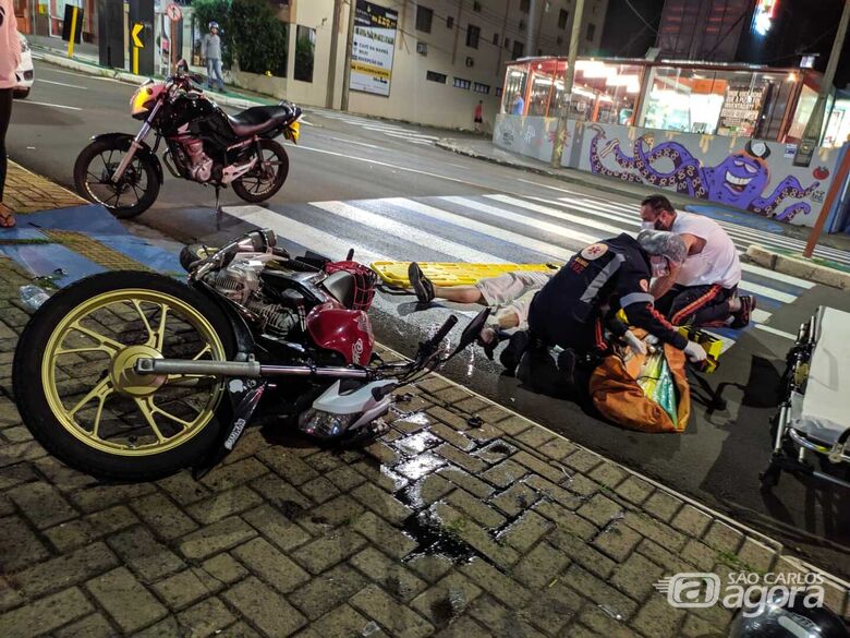 Motoboy sofre fratura exposta após acidente no Jardim Macarengo - Crédito: Maycon Maximino