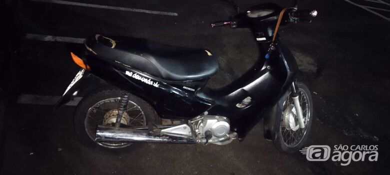 Moto com placa adulterada é apreendida pela PM -