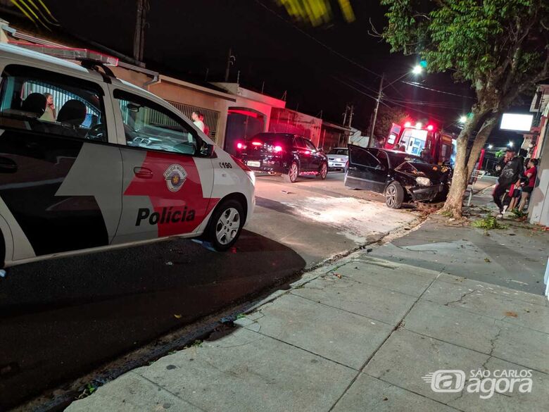 Motorista fica ferido após colidir contra árvore no São João Batista - Crédito: Maycon Maximino