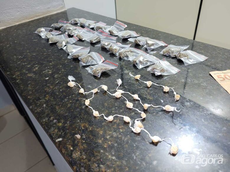 PM encontra drogas na casa de adolescente suspeito de assaltar residência - Crédito: Colaborador SCA