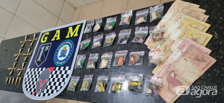 Acusado de tráfico de drogas é preso pelo GAM durante operação no Romeu Tortorelli - Crédito: divulgação/GCM