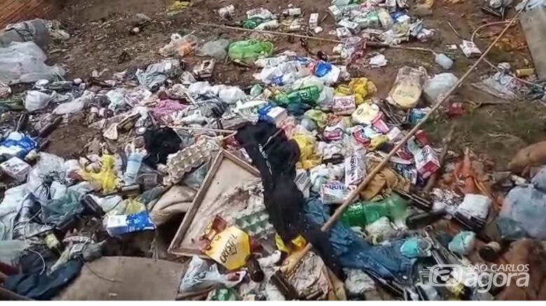 Lixo é descartado em terreno no Antenor e moradora reclama - Crédito: Divulgação