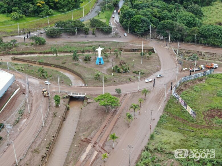 Rotatória do Cristo após ser atingida por enchente - Crédito: divulgação/PMSC