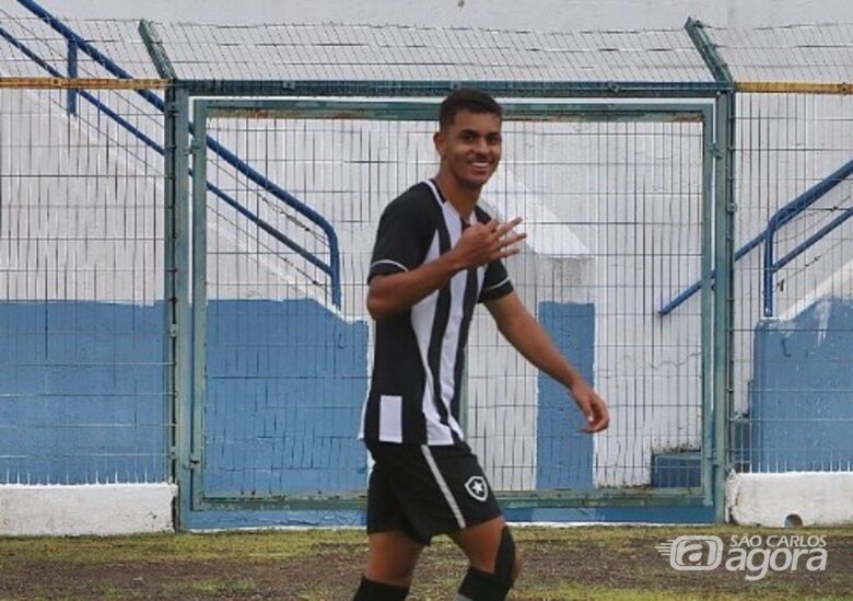 Sapata, o destaque da rodada de abertura do grupo 19: três gols - Crédito: Henrique Lima/BFR