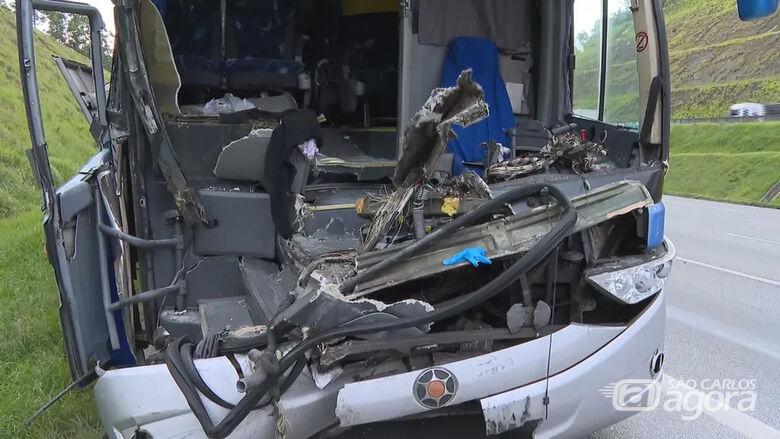 Acidente com ônibus da Cometa que saiu de Ribeirão Preto deixa 24 feridos em rodovia - Crédito: reprodução/TV Globo