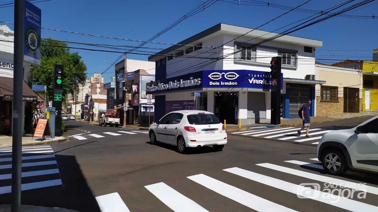 Novo semáforo passa a operar no centro de São Carlos - Crédito: Maycon Maximino