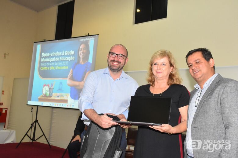 Acolhimento no Nacional Inn reúne profissionais da rede municipal ne ensino -