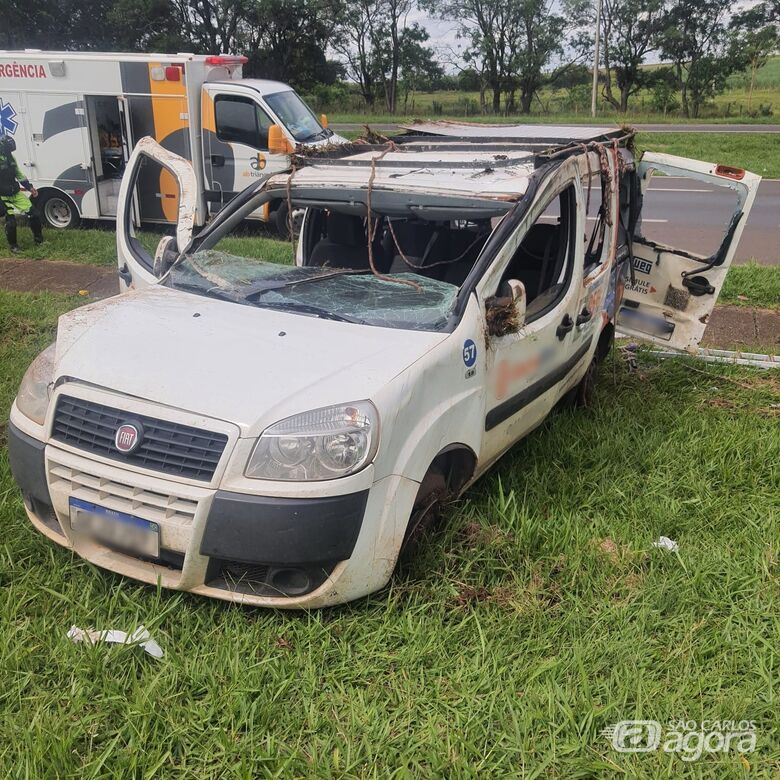 Capotamento deixa feridos na rodovia Washington Luís -