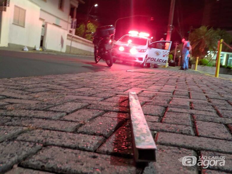 Barra de ferro que teria sido usada em agressão - Crédito: Maycon Maximino