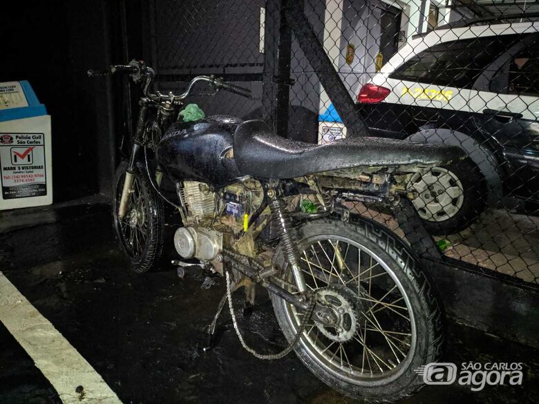 Rocam flagra adolescente com moto de origem suspeita no Cruzeiro do Sul - Crédito: Maycon Maximino