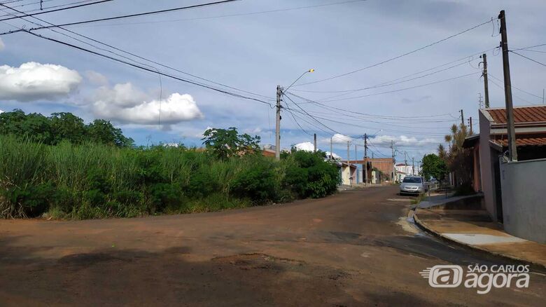 Terrenos abandonados causam indignação de moradores do Jardim Hikare - Crédito: Maycon Maximino