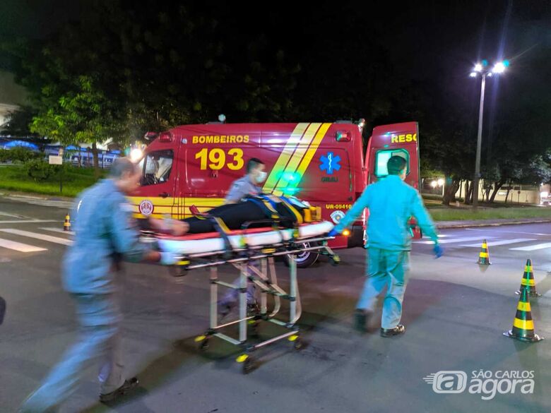 Colisão entre carro e moto deixa mulher ferida na região da rodoviária - Crédito: Maycon Maximino