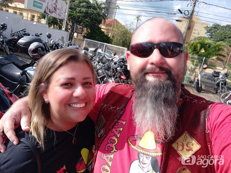 Leandro publicou foto nas redes sociais ao lado da namorada, no mesmo local em que foi morto - Crédito: reprodução/redes sociais
