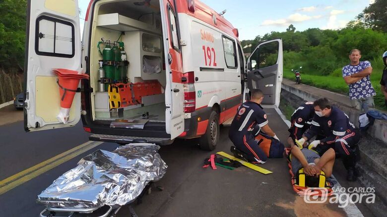 Motoboy sofre fratura exposta após acidente na Serra do Aracy - Crédito: Maycon Maximino