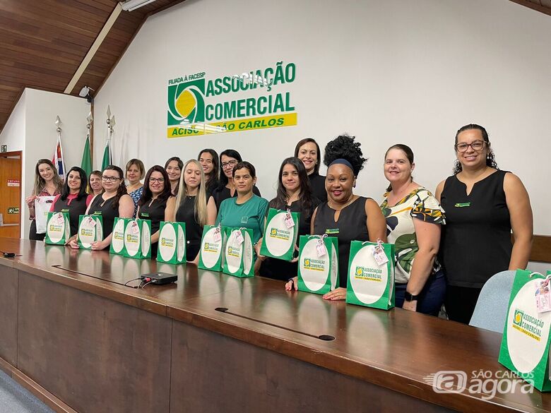 Mulheres da Acisc são homenageadas - Crédito: divulgação