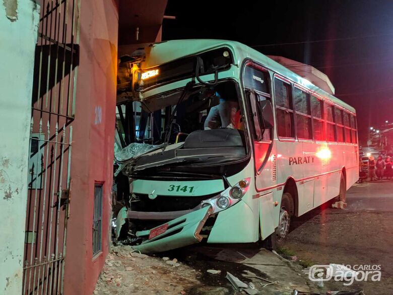 Morre motorista de ônibus envolvido em acidente no Cidade Aracy - Crédito: Maycon Maximino