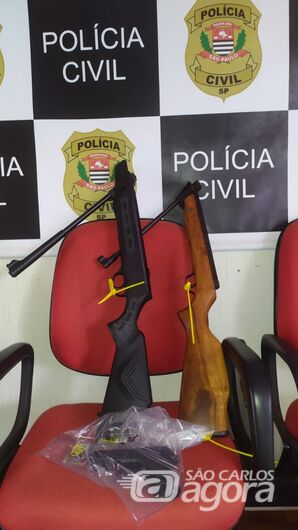 Polícia Civil apreende espingardas de pressão e pistola de airsoft na casa de funcionário do SAAE assassinado - Crédito: Maycon Maximino