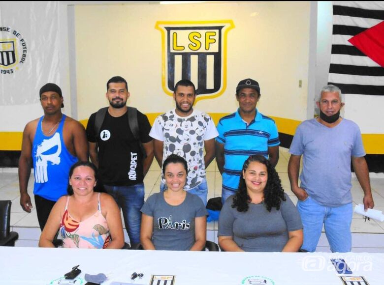 Parte dos diretores que renunciaram aos cargos na Liga São-carlense de Futebol - Crédito: Divulgação