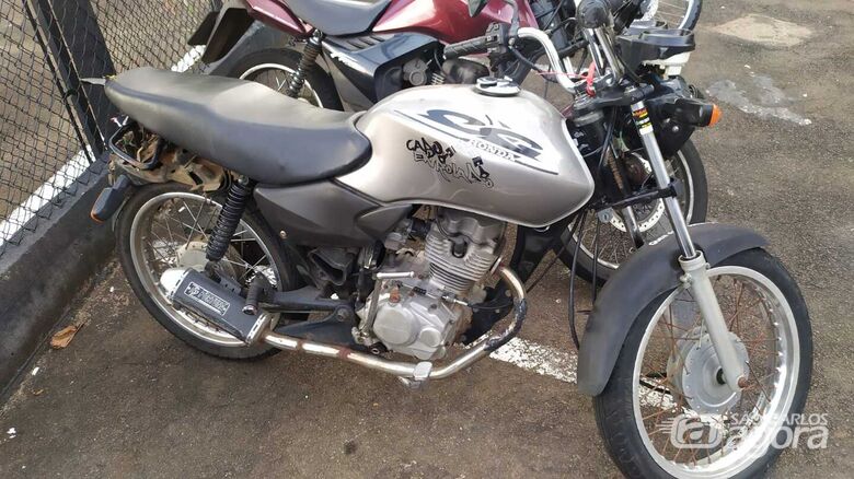 Moto envolvida em acidente no Centro é apreendida por irregularidades - Crédito: Maycon Maximino