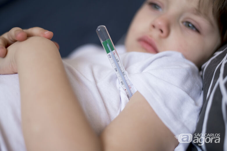 Criança doente - Crédito: Freepik