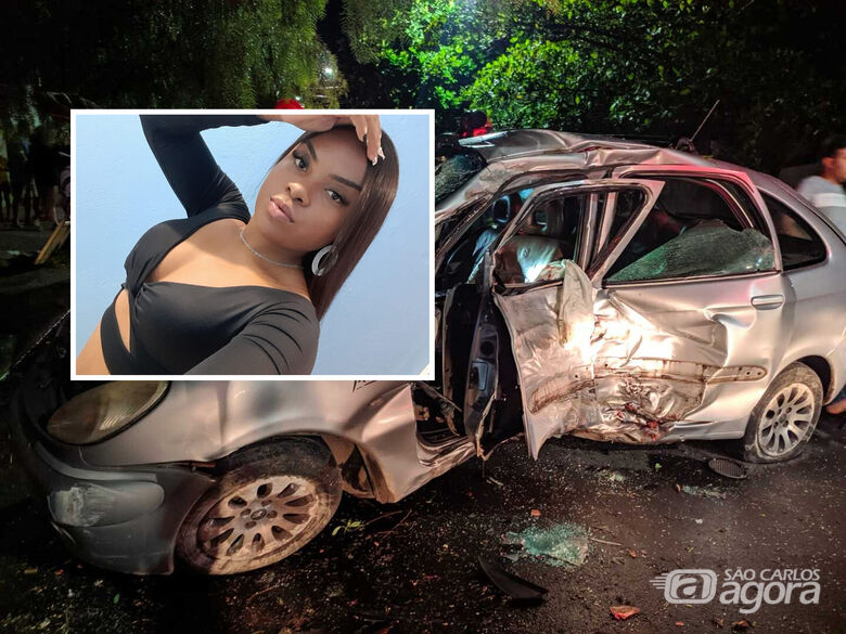 Carro ficou destruído. No detalhe a jovem Letícia - Crédito: Maycon Maximino