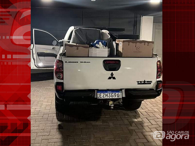 Caminhonete roubada é encontrada atrás de igreja na zona sul -